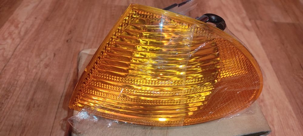 Жълт мигач за БМВ е 46 преди фейса