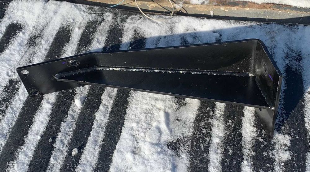 Заводской кронштейн