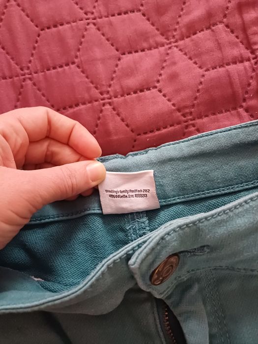 Vand pantaloni 3/4, M, Yigga, in stare impecabila