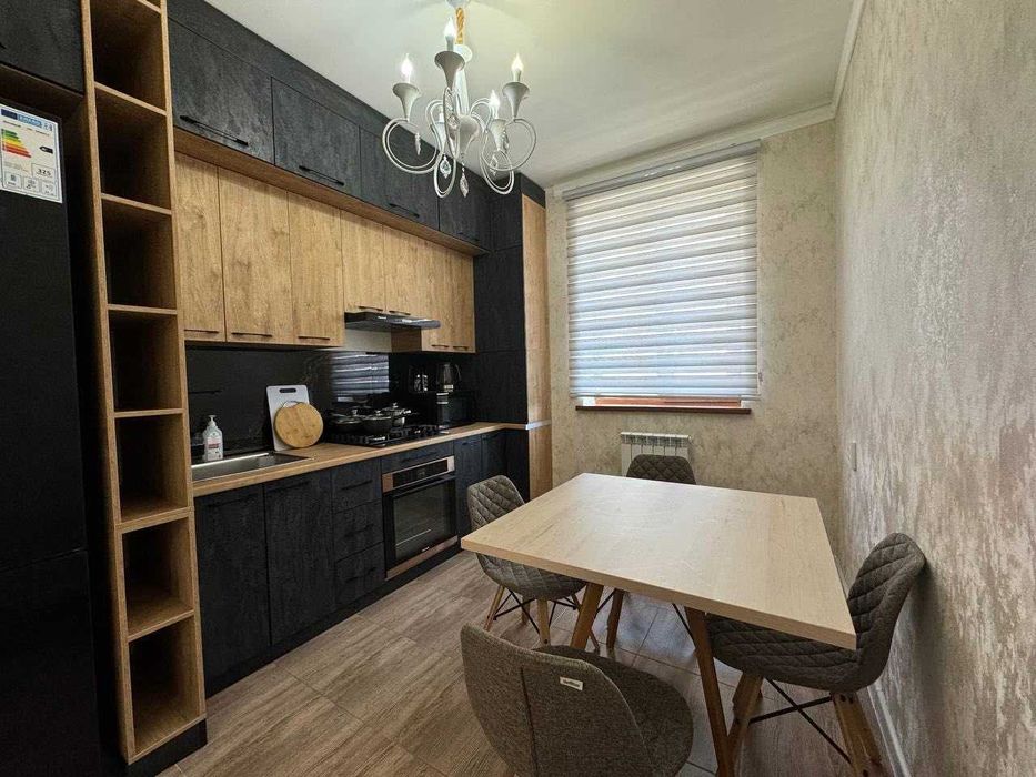 Сдается в аренду квартира на паркенском на против Эвос. 80кв 3х комнат