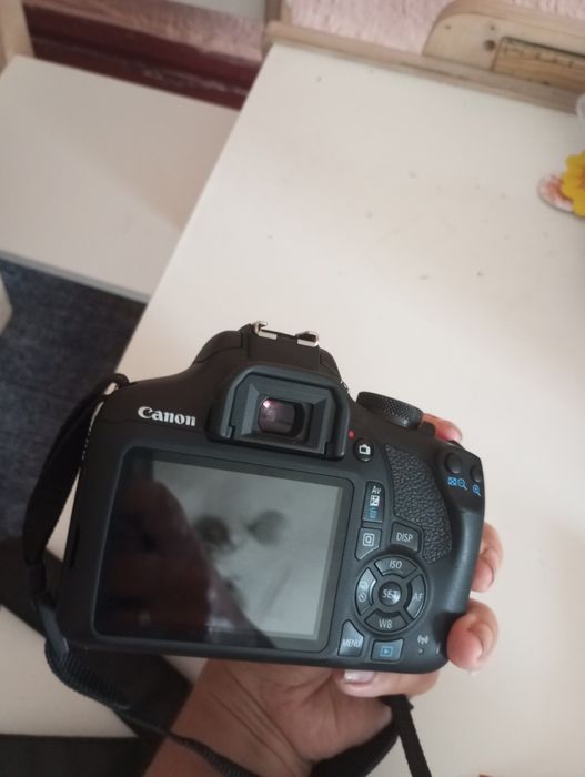 Canon EOS 2000d продам СРОЧНО