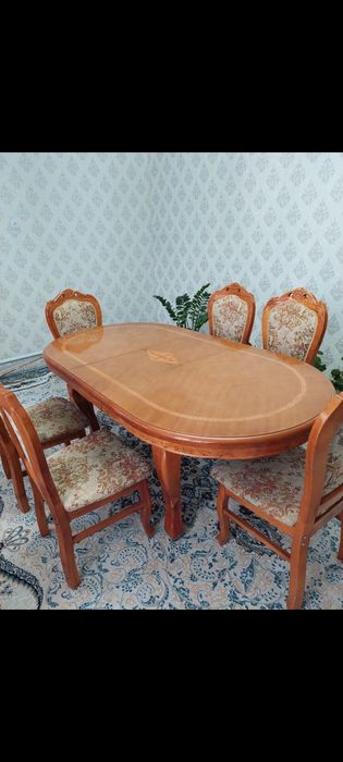 Продам стол со стульями.