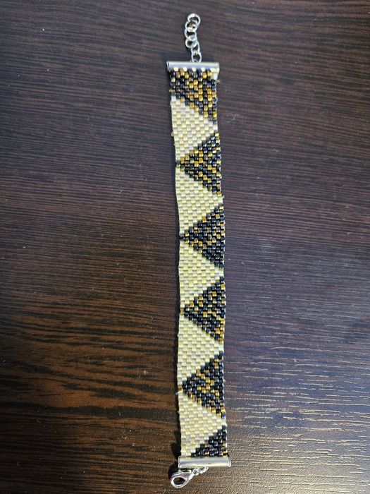 Bratara cusuta manual