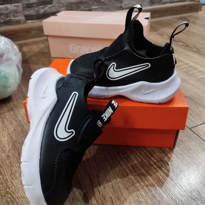 Нови Nike размер 21