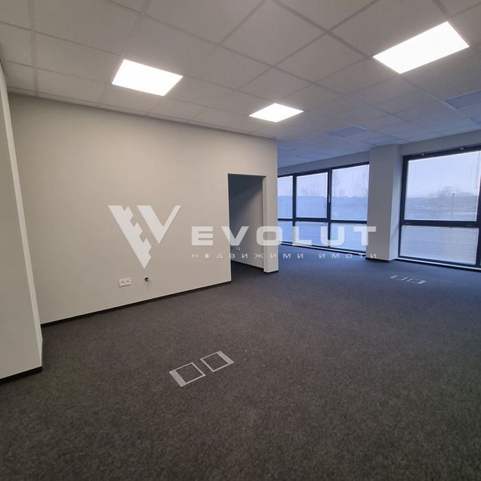 Дава се под наем Офис в София, Малинова долина - 150 кв.м за 1500 € - Снимка #2