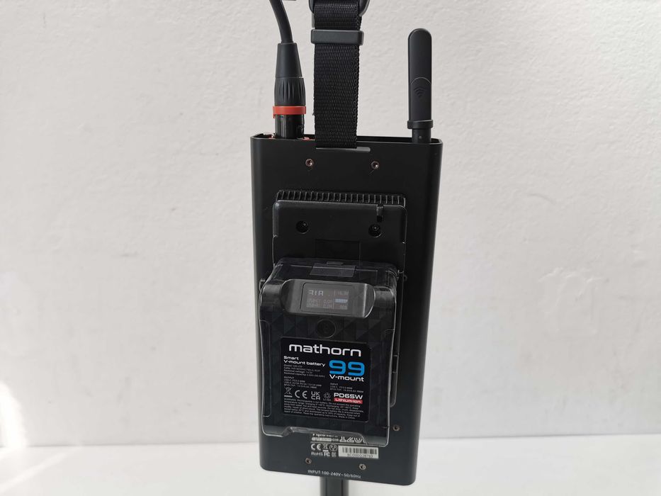 Mathorn MB-V99 V-Mount батерия с капацитет 99 Wh / 6700 mAh / 14.8V
