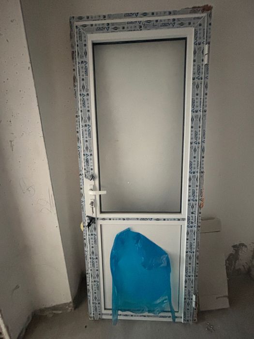 Продавам 3 броя алуминиеви врати!!!