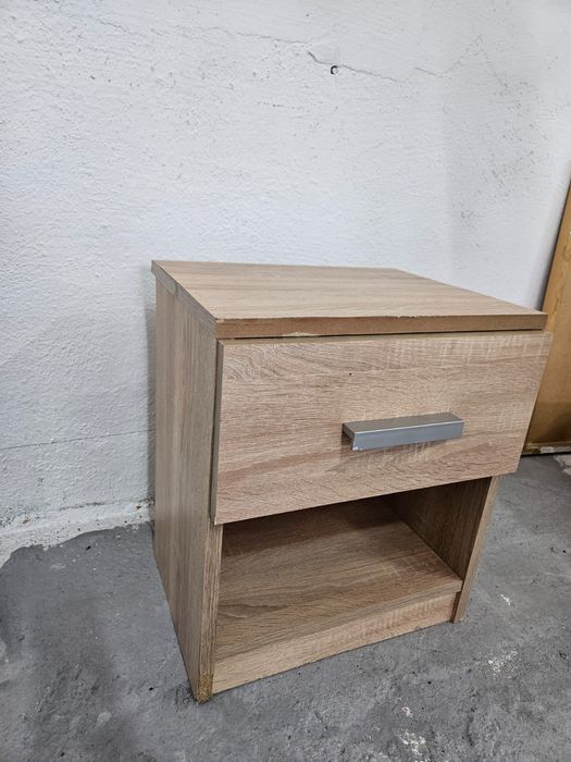 Vând Noptiera tip stejar