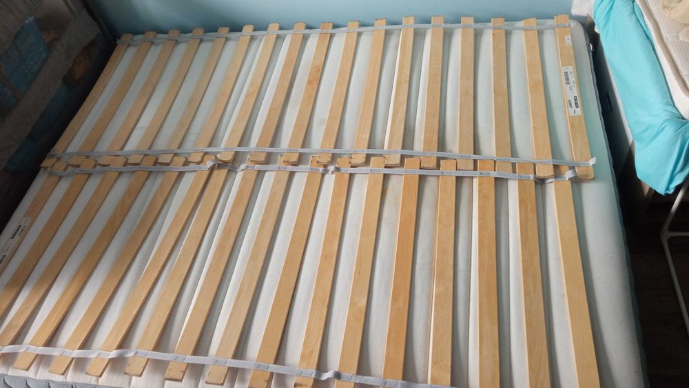 Продавам запазена подматрачна рамка LURÖY на икея 160x200см