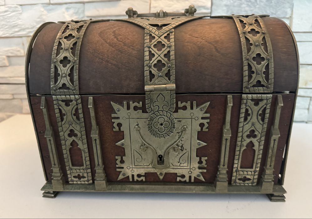 Caseta ornamentata veche /bijuterii/accesorii