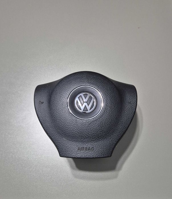 VW Голф 5/6, Пасат, Туран - Мулти Волан с Еърбег - Отлично Състояние