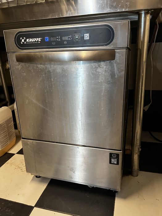 Чашимиялна с помпа