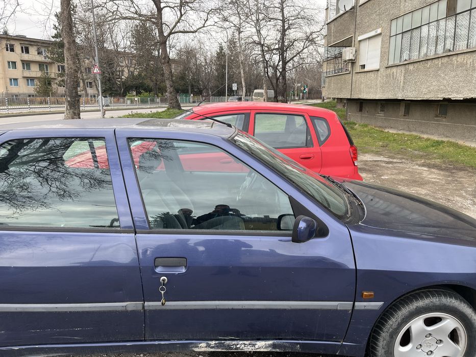 Продавам Пежо 306