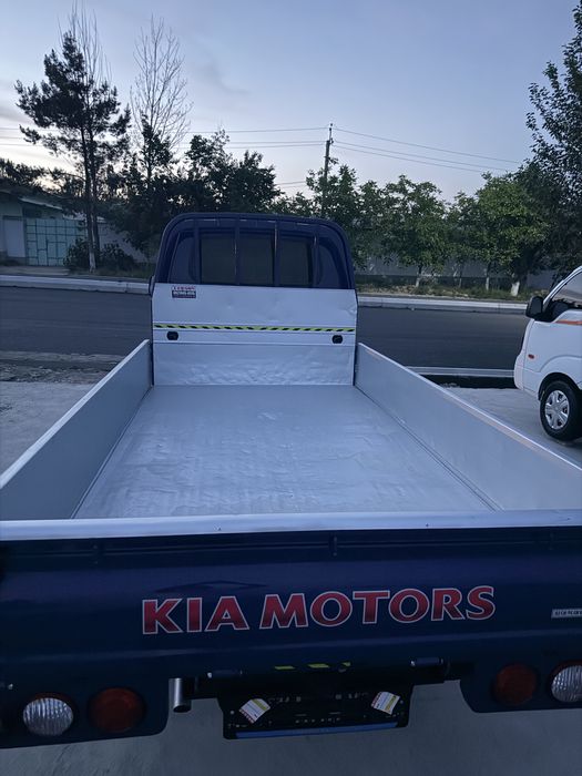 sotiladi kia bongo 1.2 ton  2013 yil