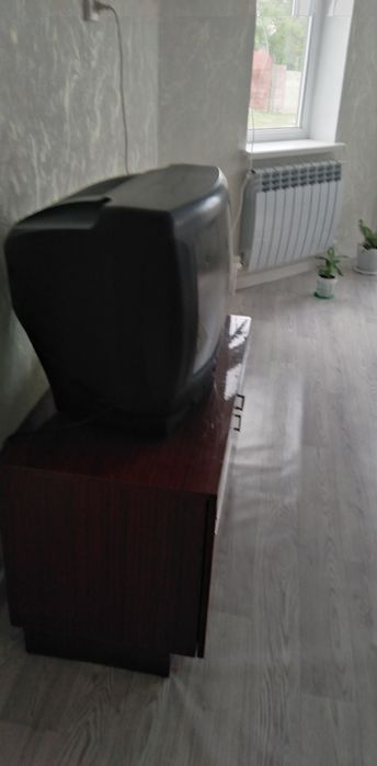 Телевизор LG с тумбой