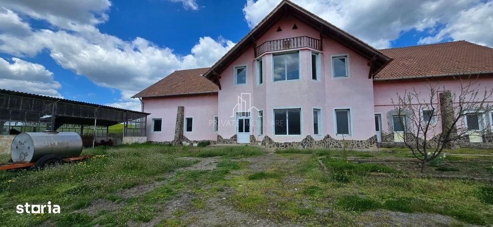 Clădire multifuncțională de vânzare, 470mp utili/nivel, Saes, judet Mu