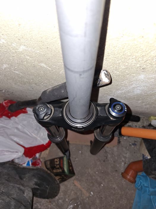 Вилка rockshox маслена