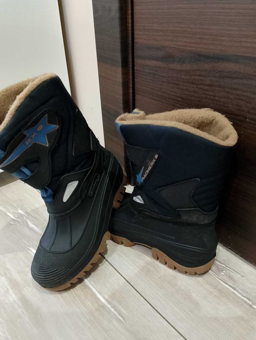 Ботуши, маратонки, кецове