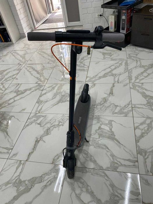 Электросамокат Ninebot E2 Plus в отличном состоянии
