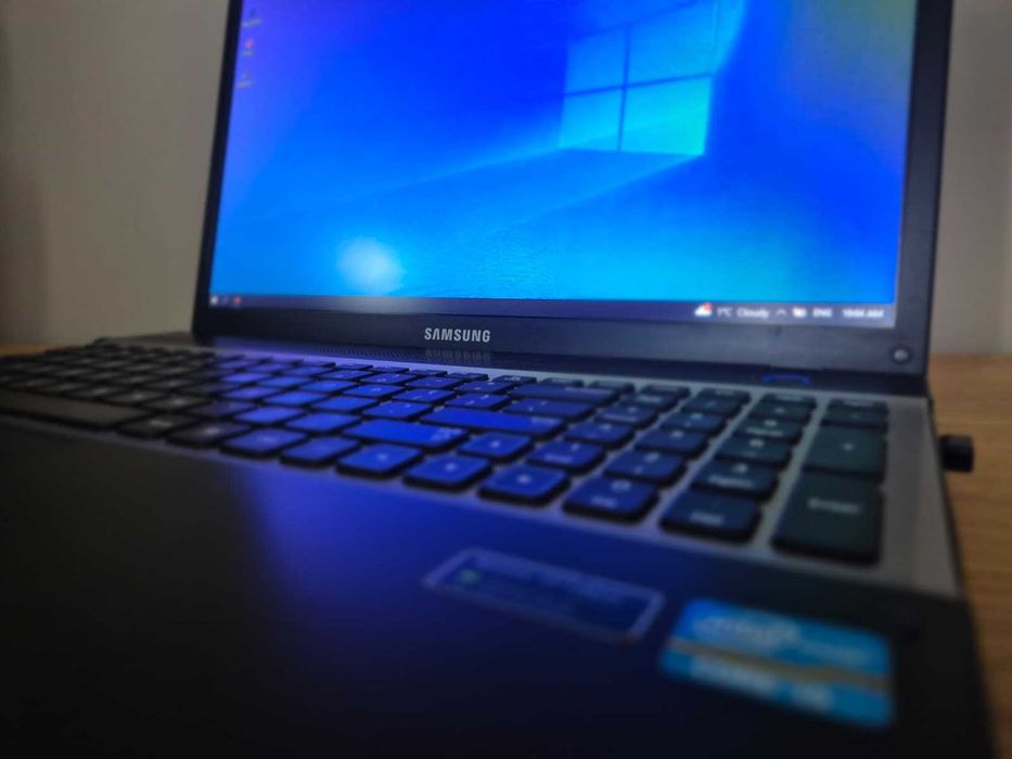 Laptop Samsung i5 / 6GB RAM