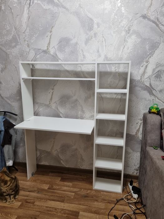 продам стол с полками