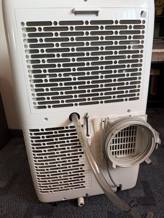 Aer Conditionat portabil HISENSE APC09QC, 9000 BTU, A, Wi-Fi, Inverter, Functie Dezumidificare, kit instalare inclus, Alb