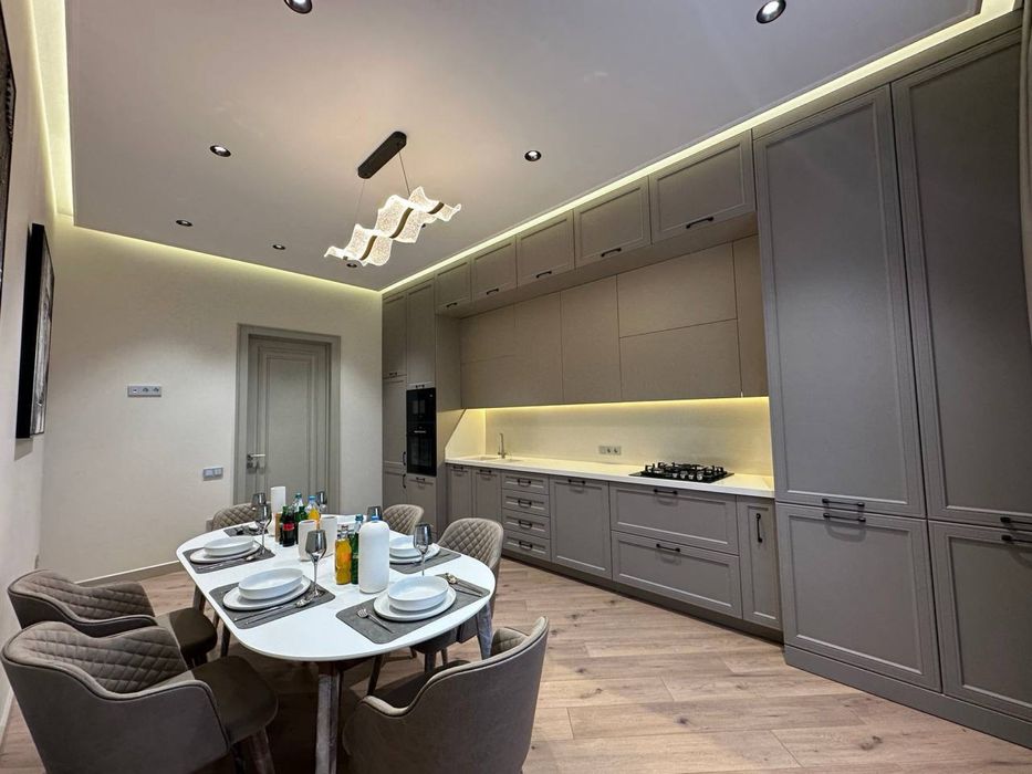 4/7/10 Мухташам метро Минор, Финансовый институ