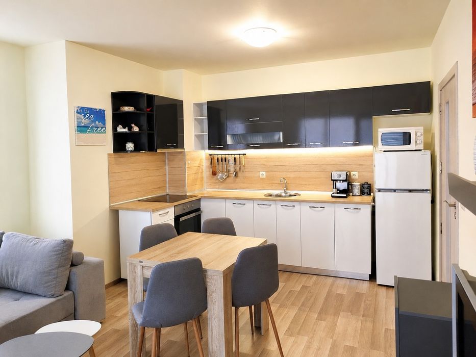 Двустаен, фронтална гледка море, гр. Бяла, 72 m²