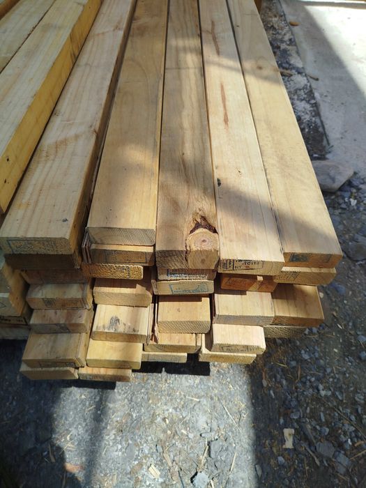 Дървен материал напълно сух