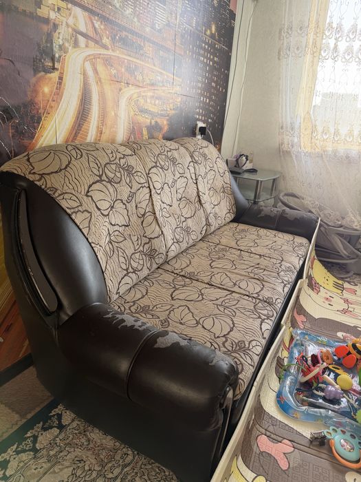 Продам диван недорого