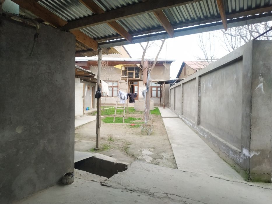 uy sotiladi yaxshi joyda