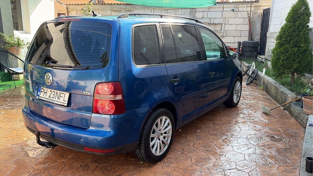 VOLKSWAGEN Touran 2010 — imagine 3