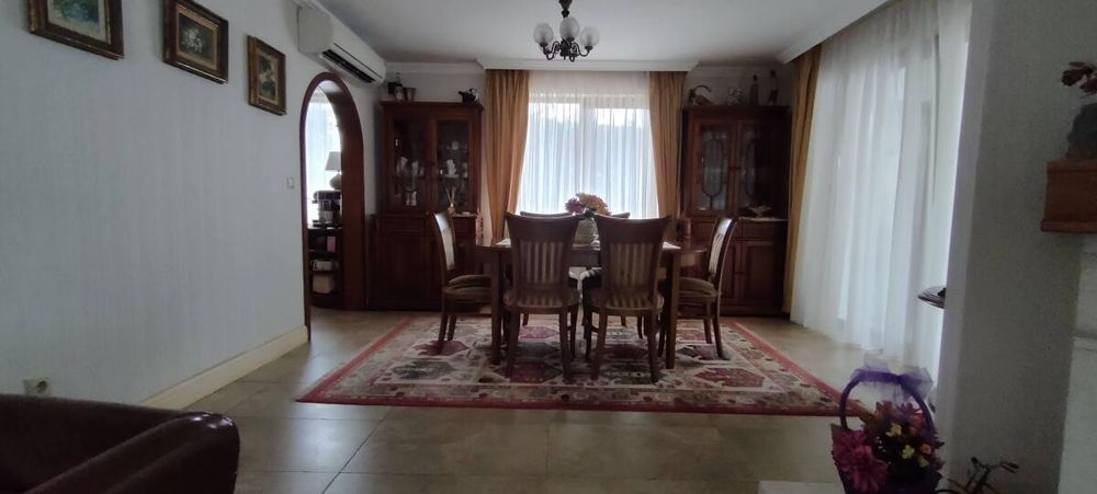 Продажба на луксозна къща над дворец Евксиноград