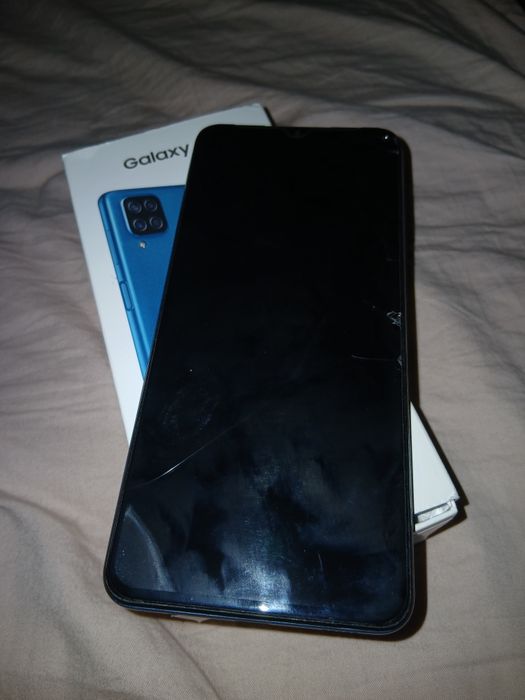 Телефон samsung. A12.
