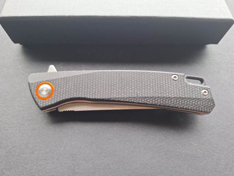 Сгъваем нож от стомана D2 и дръжка G10