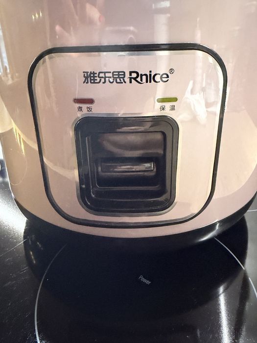 Aparat de gatit orez