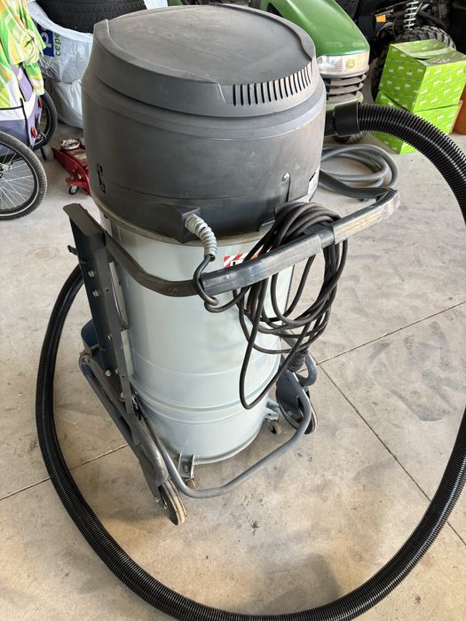 Индустриална прахосмукачка Nilfisk S3