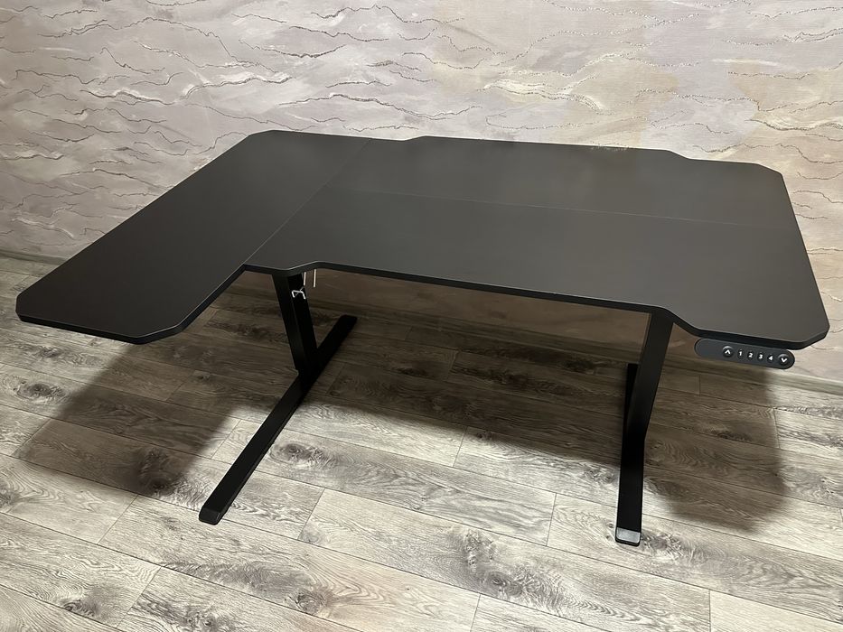 Стол для дома или офиса