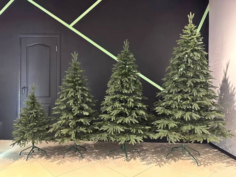 Искуственные елки,живые,гирлянды