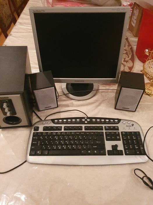 Компьютер с колонкой