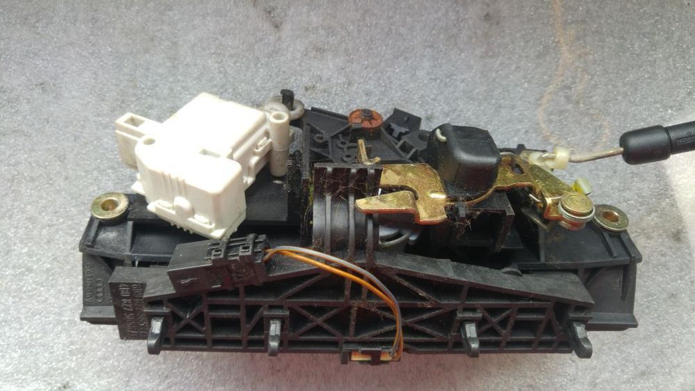 maner deschidere haion audi a6 c5  break 2002 4b0827565h