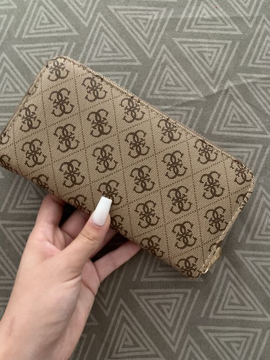 Portofel GUESS? - OFERTĂ - 49 RON