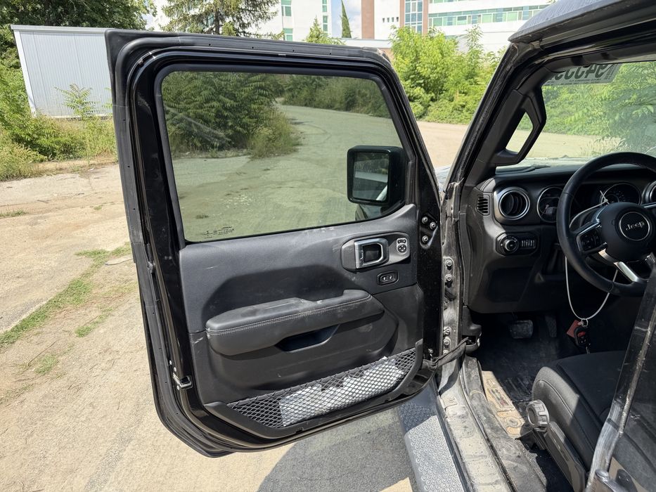 Jeep Wrangler Sahara 2018 за части !!