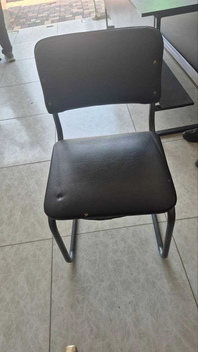 Ofis mebellari to'plami O'quv markazi uchun mebel stol stullar