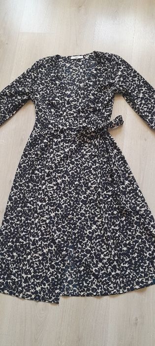 Красиви рокли размер 44