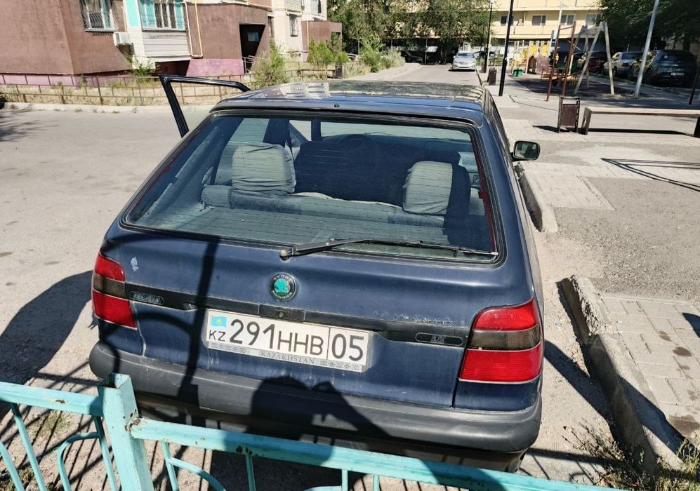 Автомобиль Шкода Фелиция