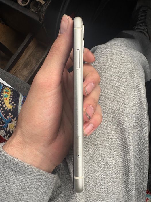 продам Iphone 11 белого цвета