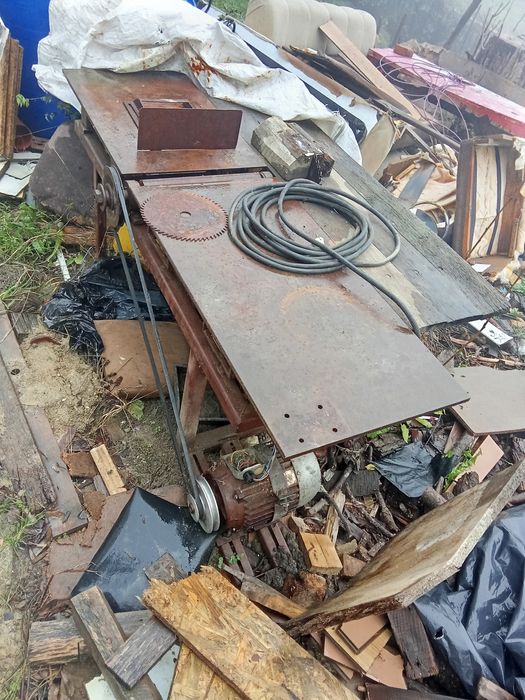 Vând circular cu abric sau schimb cu auto!