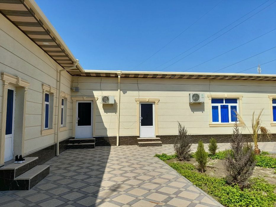 Сдается в аренду участок с полным удобствами в центре.