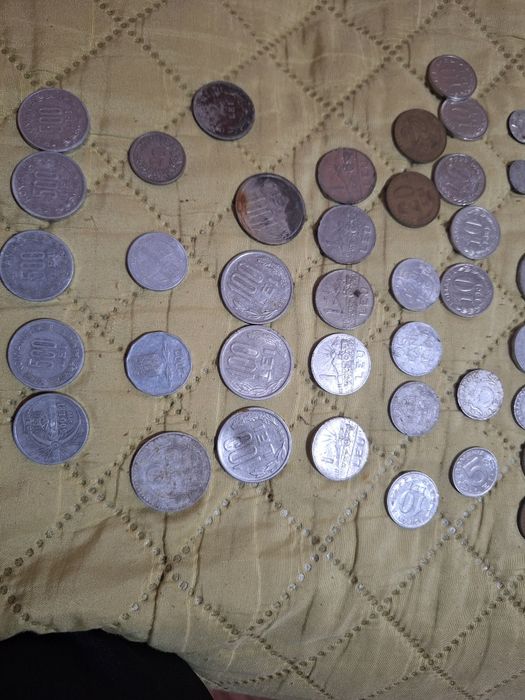 Vind diverse monede vechi românești și straine